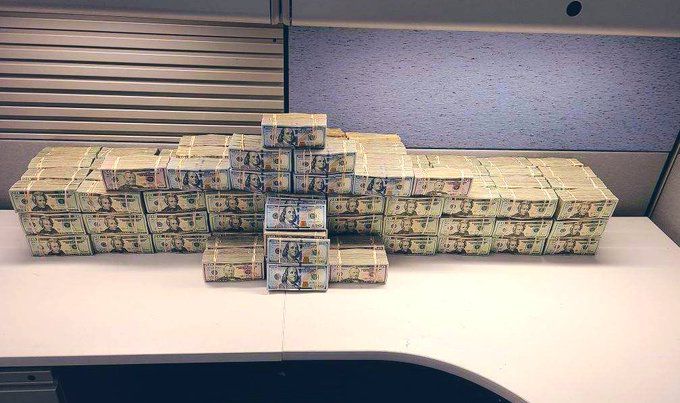 A principios de abril, los agentes de la DEA confiscan USD 1.7 millones en ganancias de narcóticos (Foto: Twitter/DEALOSANGELES)