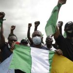 Denuncian "pérdida de vidas y extremidades" durante masivas protestas que "degeneraron en un monstruo" y sacuden Nigeria