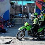 "El tiro fue directo a la cara": Una mujer denuncia la muerte de su hijo a manos de la Policía de Colombia durante un polémico operativo