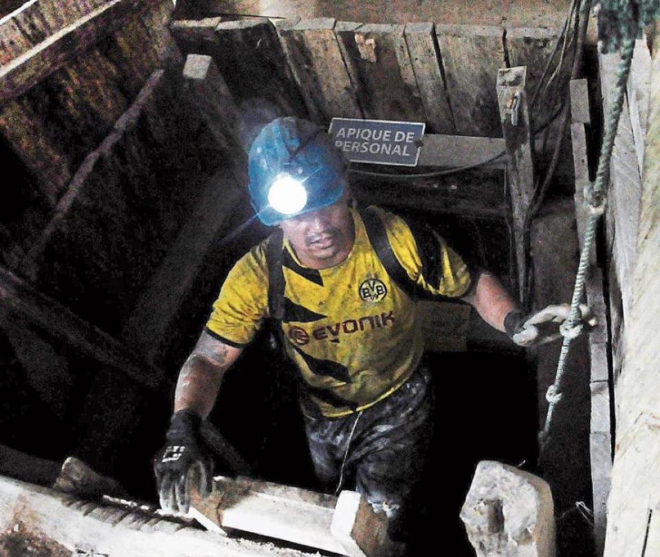 Expiden decreto para los mineros afectados por crisis | Economía
