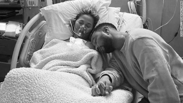 John Legend rinde homenaje a Chrissy Teigen tras la pérdida de su bebé