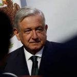 López Obrador dice que "hay indicios" de que la caravana de migrantes "se armó" para influir en el debate electoral en EE.UU.
