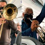 Músicos tocaron trombón y trompeta para amenizar vuelo hacia Bogotá; Aerocivil investigará a la aerolínea