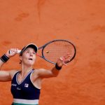 Nadia Podoroska no pudo convertirse en la primera argentina en llegar a la final de Roland Garros (REUTERS/Christian Hartmann)