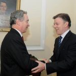 Santos tiene hoy mejor imagen favorable que Uribe, según una encuesta. - Gobierno - Política