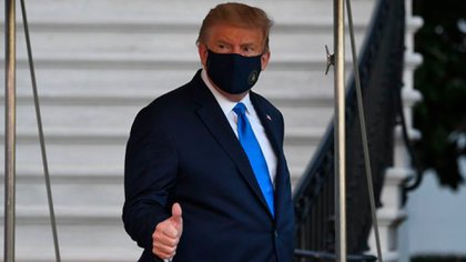El presidente de Estados Unidos, Donald Trump, usando una mascarilla