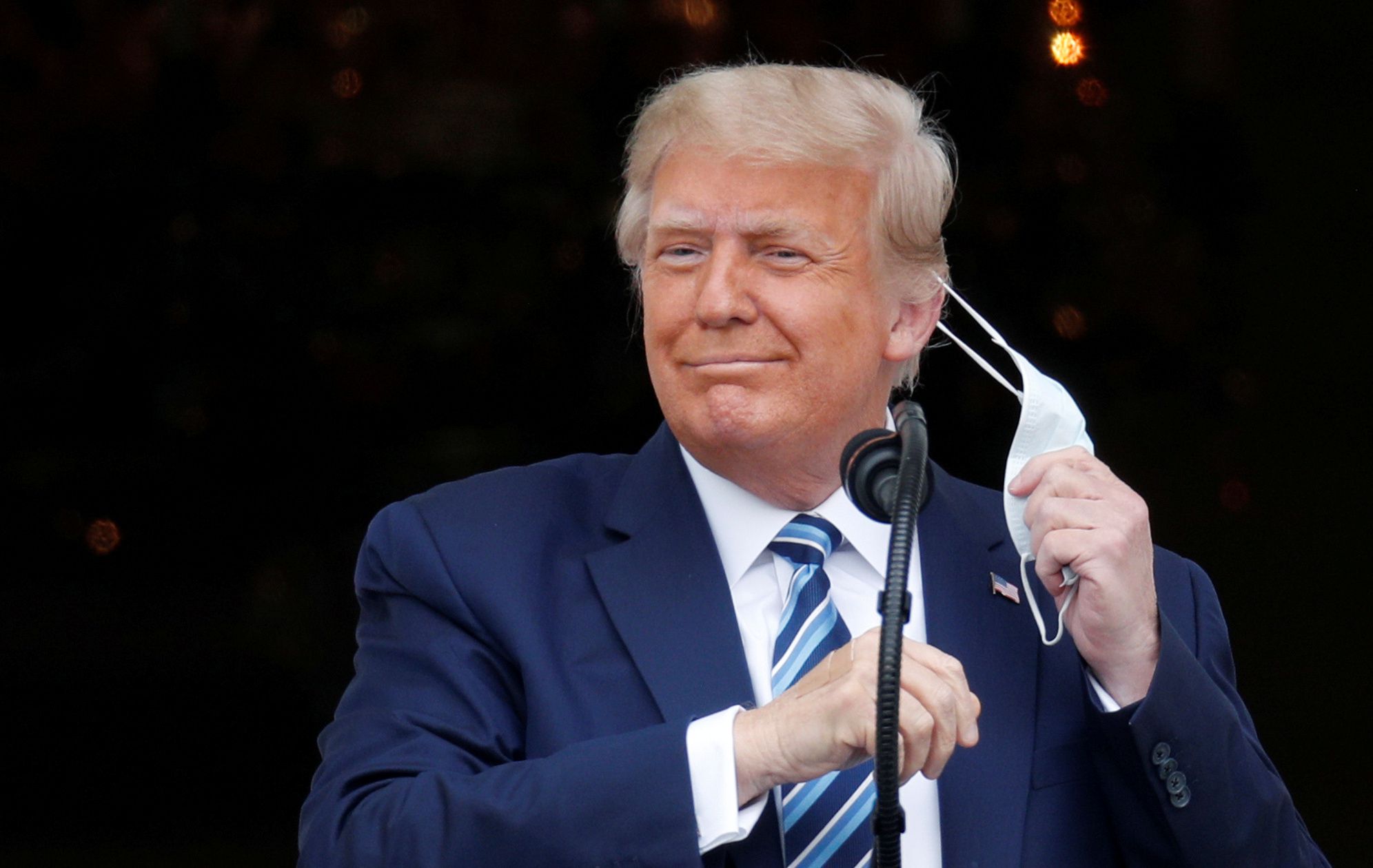 El presidente Donald Trump se ha resistido al uso de mascarilla hasta las últimas semanas. REUTERS/Tom Brenner     TPX IMAGES OF THE DAY