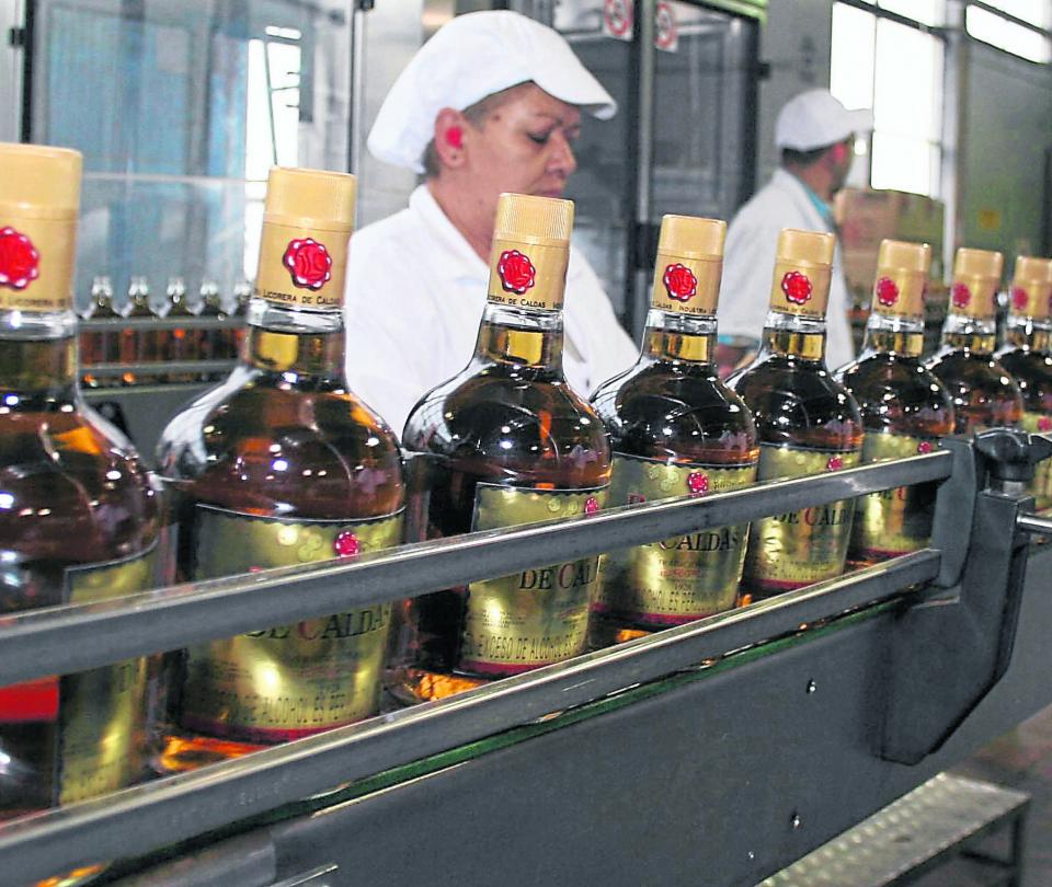 Producción de licor ha caído 38% por inactividad de bares | Economía