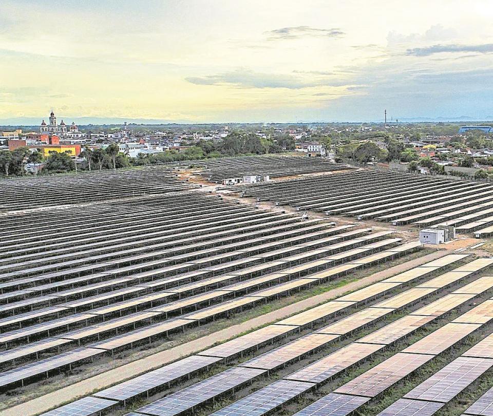 Comenzó a operar la primera planta solar en el Tolima | Economía