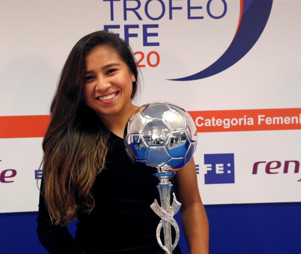Leicy Santos recibe el Trofeo EFE como latinoamericana más valiosa - Fútbol Internacional - Deportes