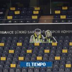 Pareja de hinchas del Fenerbahce son homenajeados tras la muerte de ambos - Fútbol Internacional - Deportes