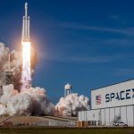 Proyectos espaciales de Elon Musk y Jeff Bezos podrán exentar impuestos para atraer inversionistas