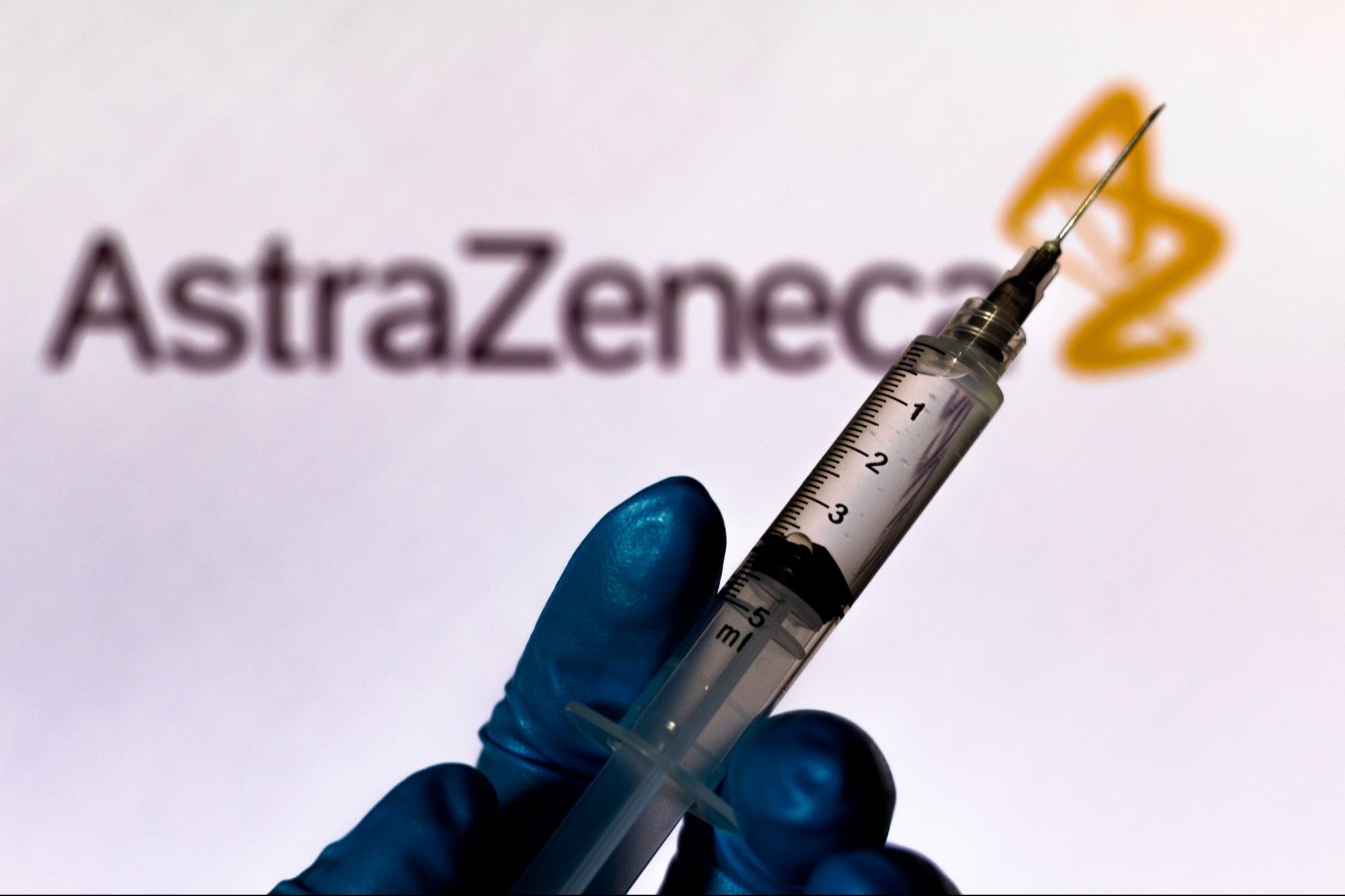 Reino Unido autoriza uso de emergencia para vacuna de Oxford-AstraZeneca contra coronavirus