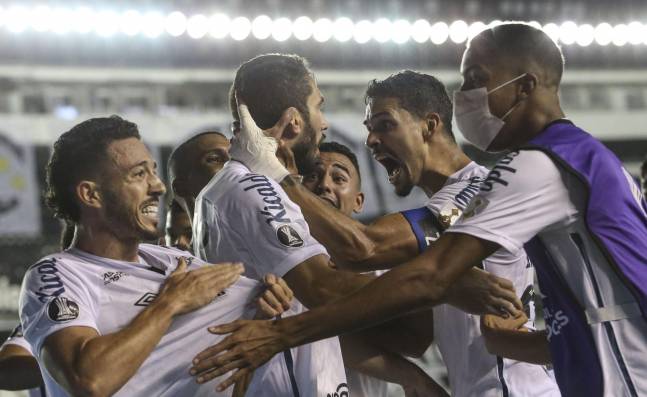 Santos goleó a Gremio y se convirtió en el segundo semifinalista de la Copa Libertadores