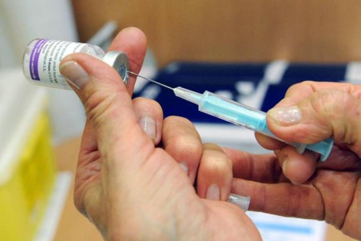 Vacuna no será la “fórmula mágica”, según Agencia Europea del Medicamento