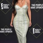 Kim Kardashian (en la foto) es un ejemplo de una mujer con el cuerpo ideal 'delgado-grueso' o 'reloj de arena', que según los investigadores se 'caracteriza por un trasero y muslos grandes, una cintura pequeña y un estómago plano'.