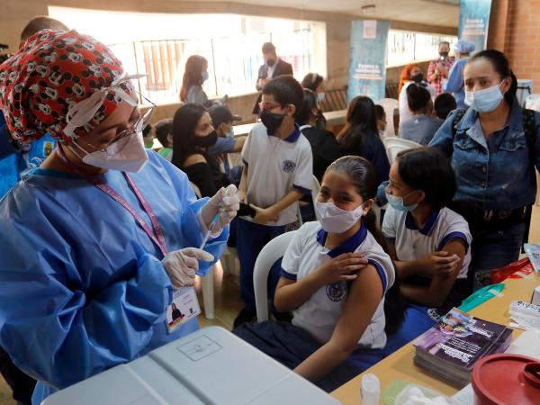 Covid: en un año, 63,7 % de la población colombiana está inmunizada | Gobierno | Economía
