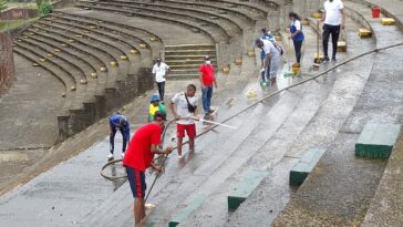 Funcionarios y deportistas realizaron jornada de limpieza a escenarios deportivos | Noticias de Buenaventura, Colombia y el Mundo