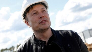 El CEO de SpaceX, Elon Musk, describió el cohete Falcon 9 como un 'palo de escoba estadounidense' confiable en Twitter