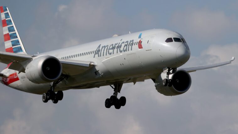El sindicato de pilotos de American Airlines demanda a la aerolínea por solicitud de ayuda con la capacitación en días libres | Noticias de Buenaventura, Colombia y el Mundo