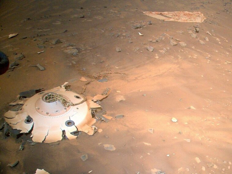 Un helicóptero de la NASA tomó fotos de los restos de un rover que aterrizó en Marte. Es otro ejemplo más de cómo los humanos están contaminando otros mundos. | Noticias de Buenaventura, Colombia y el Mundo