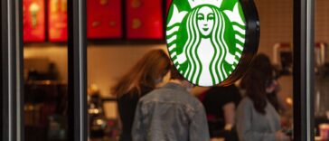 Starbucks cubrirá los gastos de viaje de los empleados para abortos, cirugías de afirmación de género | Noticias de Buenaventura, Colombia y el Mundo