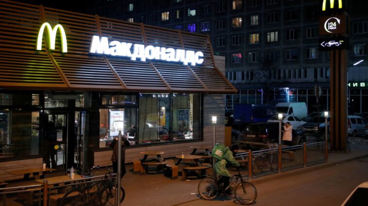McDonald's dice que venderá su negocio en Rusia después de pausar sus operaciones debido a la guerra de Ucrania | Noticias de Buenaventura, Colombia y el Mundo