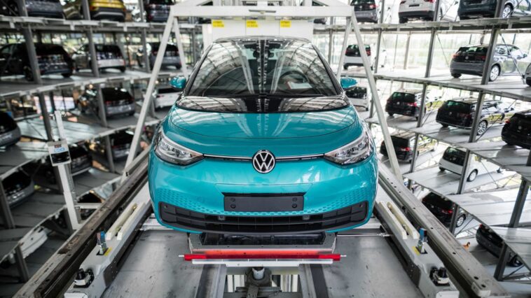 El jefe de Volkswagen dice que el gigante automovilístico alemán superará a Tesla en las ventas de vehículos eléctricos para 2025 | Noticias de Buenaventura, Colombia y el Mundo