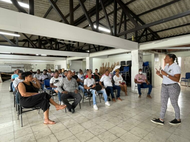 Miembros de la Asociación de Ebanistas son capacitados en Desarrollo Organizativo y Manejo de Negocios  | Noticias de Buenaventura, Colombia y el Mundo