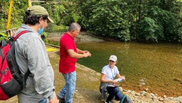 Realizan muestra de laboratorio en el río Escalerete para verificar la calidad del agua en la operación del acueducto  | Noticias de Buenaventura, Colombia y el Mundo