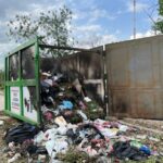 Indignado está el alcalde de Barrancas, tras los daños que ocasionaron los vándalos, quienes atacaron el contenedor de recolección de basuras que se encontraba por el sector de la Institución Educativa Paulo VI.
