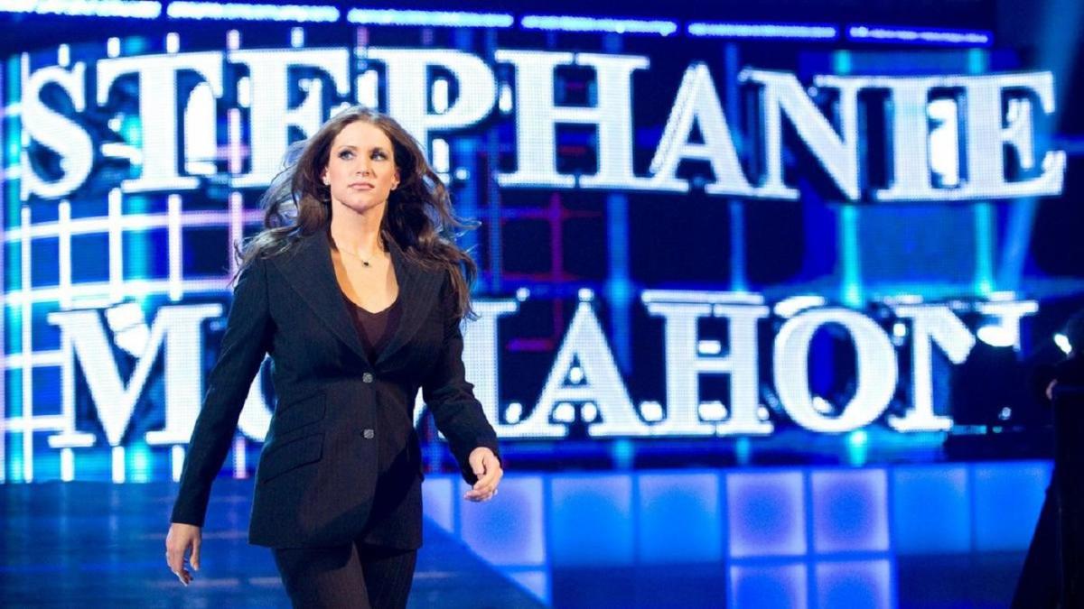 La directora de marca de WWE, Stephanie McMahon, tomará un 