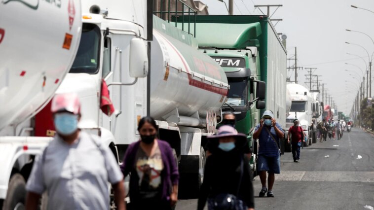 Perú declara emergencia en carreteras por paro de transportistas | Noticias de Buenaventura, Colombia y el Mundo