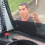 Registran en Cali acto de intolerancia de taxista que embistió a machetazos a bus