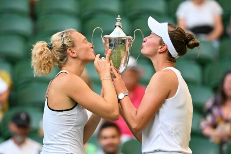 Krejcikova y Siniakova ganan segundo título de dobles femenino de Wimbledon | Noticias de Buenaventura, Colombia y el Mundo
