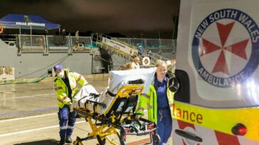Nueva Gales del Sur: Dos marineros rescatados después de que un yate naufragara en condiciones de mar agitado | Noticias de Buenaventura, Colombia y el Mundo