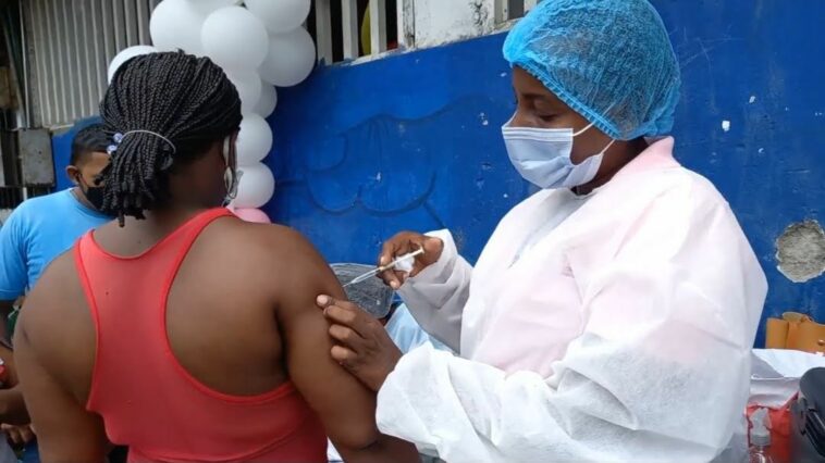 Completar los esquemas de vacunación será vital para evitar aumento de casos en el quinto pico de COVID-19  | Noticias de Buenaventura, Colombia y el Mundo
