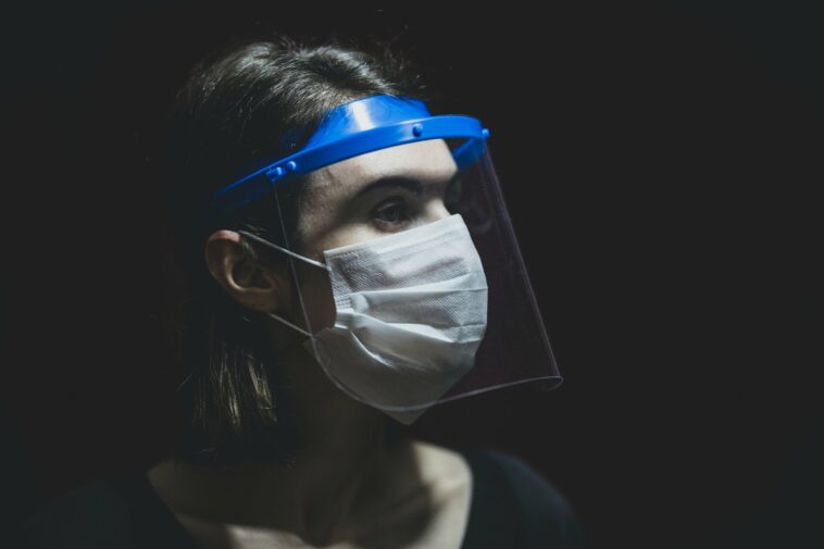 Los protectores faciales no brindan protección COVID de alto nivel, muestra un estudio | Noticias de Buenaventura, Colombia y el Mundo
