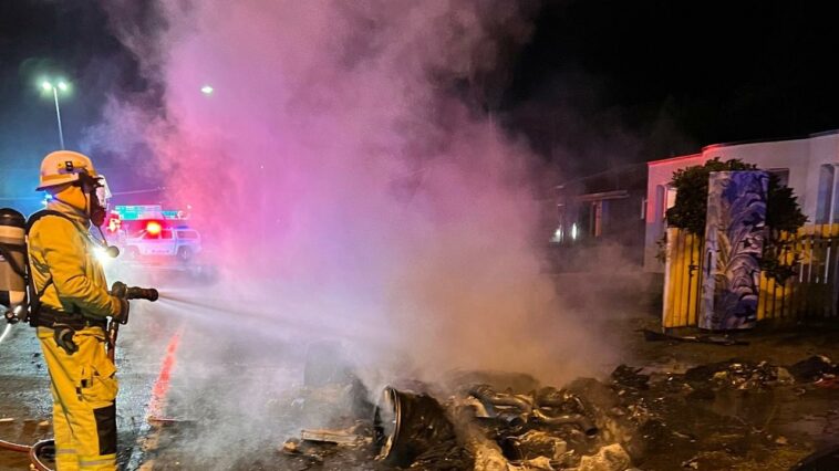 Un piloto de carreras tiene suerte de estar vivo después de que su auto de $500,000 se incendiara en una calle de Gold Coast. | Noticias de Buenaventura, Colombia y el Mundo