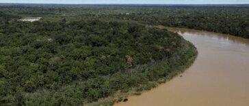 Indígenas de Perú bloquean río en Amazonas tras derrame de petróleo | Noticias de Buenaventura, Colombia y el Mundo