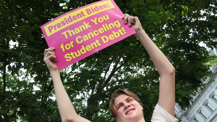 El alivio de préstamos estudiantiles de Biden podría costar $ 400 mil millones, dice la Oficina de Presupuesto del Congreso | Noticias de Buenaventura, Colombia y el Mundo