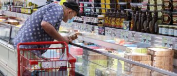 La inflación implacable está pasando factura, dejando a más estadounidenses viviendo de cheque en cheque | Noticias de Buenaventura, Colombia y el Mundo