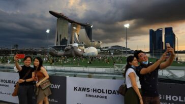 Poniendo fin a una disputa de meses de duración, la Fundación de Arte de Singapur se disculpa por emprender acciones legales contra la exhibición de KAWS | Noticias de Buenaventura, Colombia y el Mundo