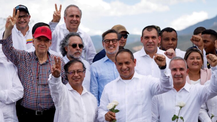 ¿En qué consiste y qué dicen los venezolanos del pedido de Petro de agilizar la homologación de sus títulos en Colombia? | Noticias de Buenaventura, Colombia y el Mundo
