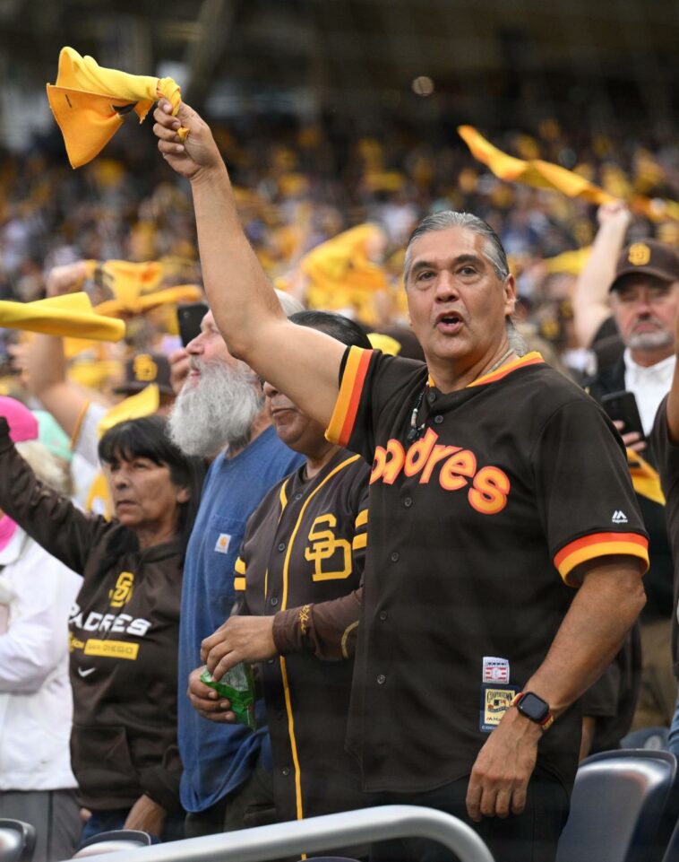 Daily Sports Smile: los fanáticos de los Padres de San Diego dan la bienvenida al equipo a casa después de la eliminación de los playoffs | Noticias de Buenaventura, Colombia y el Mundo