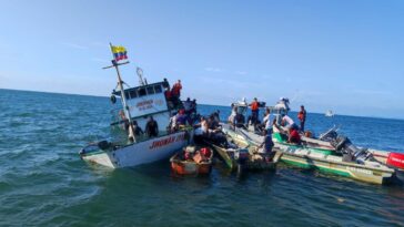 Dimar y Armada de Colombia rescatan a tres personas en el Pacífico nariñense  | Noticias de Buenaventura, Colombia y el Mundo