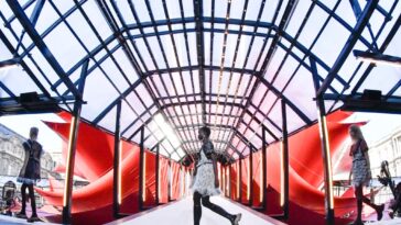 Louis Vuitton elige al artista francés Philippe Parreno para el escenario de la Semana de la Moda de París | Noticias de Buenaventura, Colombia y el Mundo