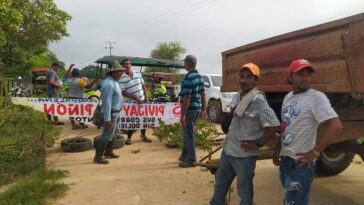 Gobernación se ‘pellizca’ y comienza la intervención en las vías, comunidad sigue protestando