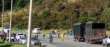 Siniestro fatal en vía a Buesaco: motorista chocó contra vehículo y habría un fallecido