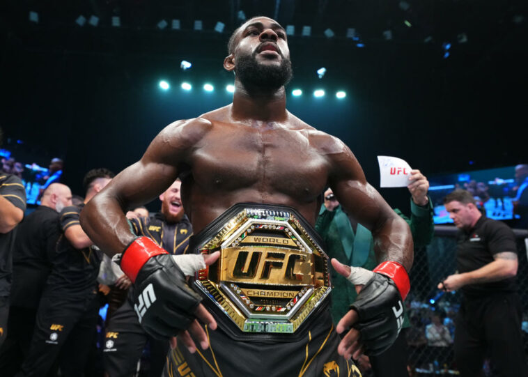 UFC 280: Aljamain Sterling defiende el título con nocaut técnico de un lesionado TJ Dillashaw | Noticias de Buenaventura, Colombia y el Mundo